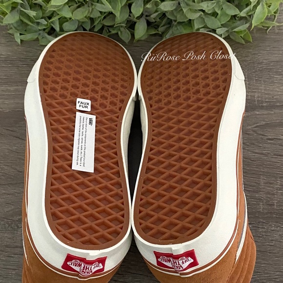 New W/ Box Vans Suede Sherpa Sk8 Hi Shoes - Picture 9 of 12